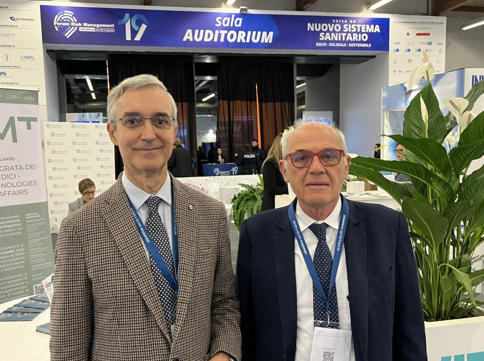 Nella foto appaiono due oculisti: Alberto Piatti, responsabile Oculistica Territoriale ASL To5 e consigliere dell’Associazione Italiana Medici Oculisti il dottor Danilo Mazzacane, segretario generale GOAL e referente AIMO